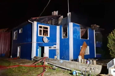 İki katlı evin üst katı alev topuna döndü 