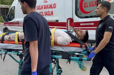 İki otomobil çarpıştı: 2 yaralı