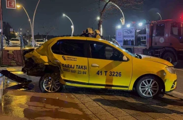 İki otomobilin çarpıştığı kaza maddi hasarla atlatıldı 