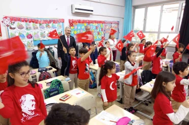 İkinci dönem "Bayrak Sevgisi" dersiyle başladı 