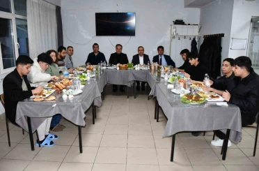İl Milli Eğitim Müdürü Aydın, öğrencilerle iftar yaptı 