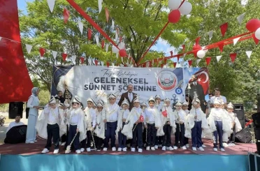 İlçedeki çocuklar toplu sünnet oldu, düzenlenen şenlikte doyasıya eğlendi 