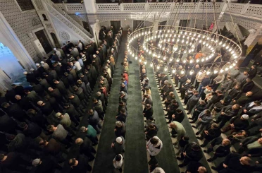 İlk teravihte vatandaşlar camiye akın etti 