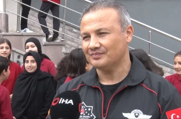 İlk Türk Astronot Alper Gezeravcı öğrencilerle bir araya geldi 