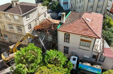 İlkadım’daki metruk binalar yıkılıyor 