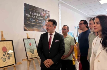 İlkokul öğrencileri ebru eserlerini sergiledi 