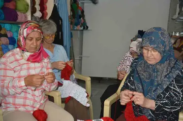 İlmek ilmek dev Türk bayrağı ördüler
