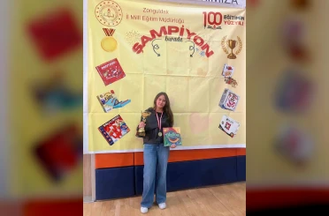 İmam Hatipli kız öğrenci ilçeye birincilik ile döndü 