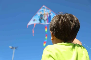 İnegöl semaları uçurtmalarla renklendi 