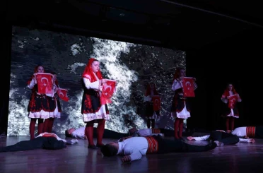 İnegöl’ün kurtuluşunun 103 yıllık hikayesi sahnede sergilendi 