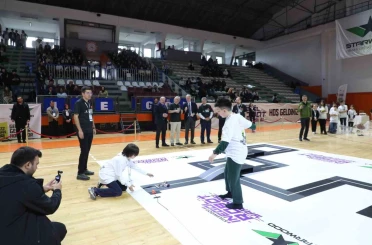 İnegöl’ün mucitleri robotlarını yarıştırdı 