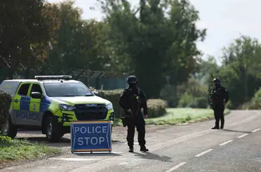 İngiltere’de hava üssü yakınlarındaki operasyonda gözaltına alınan 5 kişi kefaletle serbest bırakıldı
