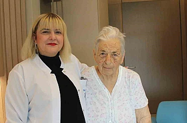 İnme geçiren 93 yaşındaki hasta akut tedaviyle ayağa kalktı 