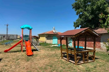 İnönü Belediyesi’nden park ve sosyal alanlara kamelya desteği 