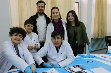 İnönü Üniversitesi’nde çocuklar, özgün baskı resim atölyesi etkinliğinde hünerlerini sergiledi 