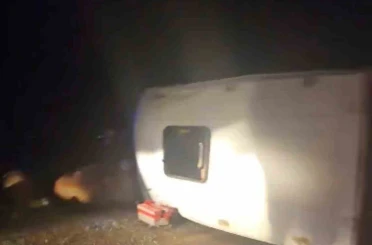 İnşaat işçilerini taşıyan minibüs devrildi: 16 yaralı 