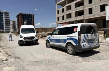 İnşaatın 4. katından düşen işçi ağır yaralandı 