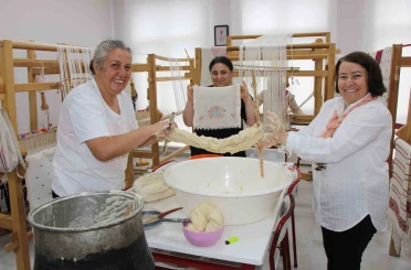 İpliği yemek yapar gibi hazırlanıyor: ‘Gümüşhacıköy kıvratma dokuması’nı 50 yıl sonra yeniden dokudular 