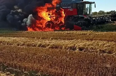 İpsala’da çeltik hasadı sırasında biçerdöver yandı
