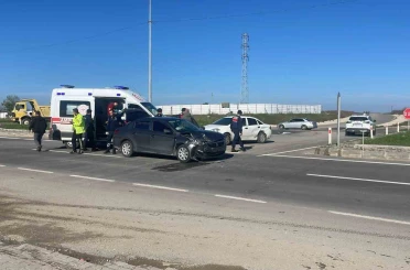 İpsala’da iki otomobil çarpıştı: 8 yaralı 