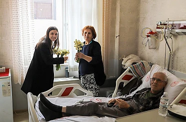 İptal edilen festivalin nergisleri hastanede yüzleri güldürdü 