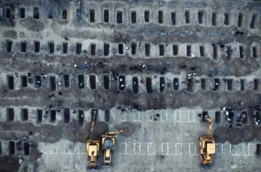 İran Dışişleri Bakanı Arakçi ilkokula düzenlenen saldırıda ölen çocuklar için kazılan mezarları paylaştı 