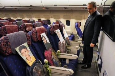 İran heyetinin uçağına ABD’nin Minab’daki saldırısında ölen çocukların fotoğrafları konuldu 
