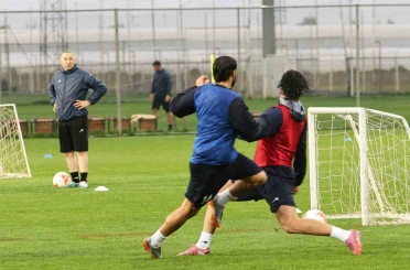 İran Milli Takımı kamp için Antalya’ya geldi 