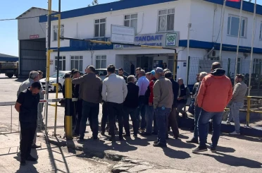 İş alamayan kooperatif üyeleri fabrika önünde toplandı 