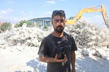 İş makinesiyle gelin arabasının önünü kesen operatör, bahşiş alınca yolu açtı 