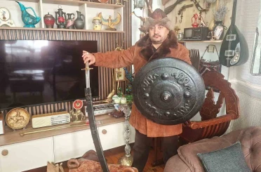 İşçi emeklisi eski antika eşyalarla evinde küçük bir müze kurdu 