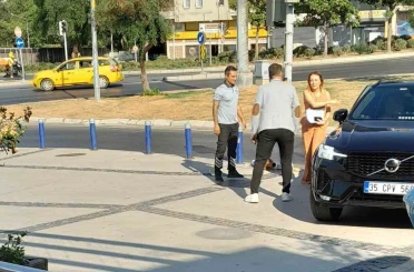 İşçi maaş bekliyor, Başkan aylık kirası 276 bin lira olan araca biniyor 