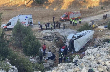 İşçi servisi şarampole devrildi: 5 ölü, 14 yaralı 