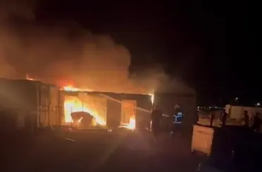 İşçilerin kaldığı konteynerlerde korkutan yangın
