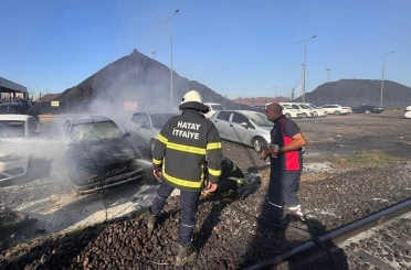 İskenderun’da park halindeki otomobil yandı 