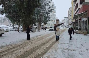 İslahiye’de kar etkili oluyor 