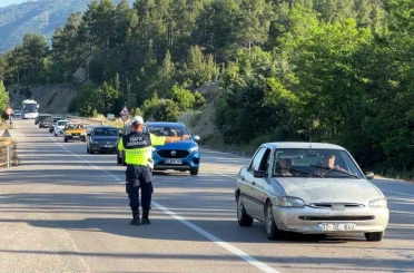 Isparta-Antalya kara yolunda jandarmadan kesintisiz denetim 
