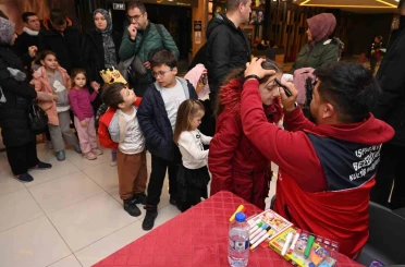 Isparta Belediyesi’nden karne şenlikleri 