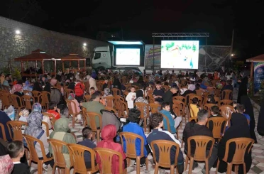 Isparta Belediyesi’nden Sav’da çocuklara açık hava sineması 