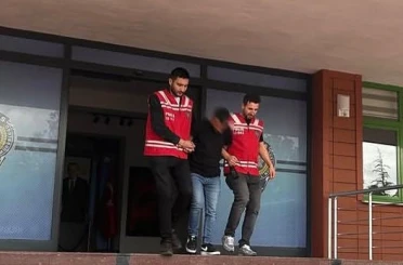 Isparta’da 71 ayrı dosyadan aranan şahıs sahte kimlikle yakalandı 