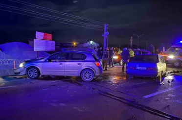 Isparta’da çarpışan otomobillerin sürücüleri hafif yaralandı 