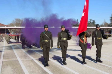 Isparta’da komandolar mezun oldu, aileler gurur ve duygu dolu anlar yaşadı 
