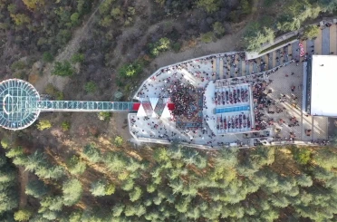 Isparta’da yükseklik korkusunu unutturan cam teras 1 milyon ziyaretçiyi aştı 