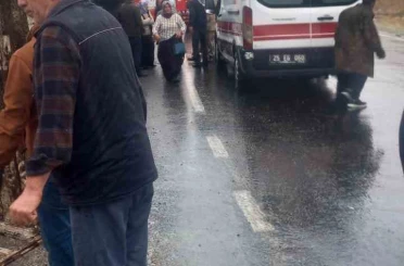 İspir’de koyun yüklü tır devrildi: Can pazarı yaşandı 