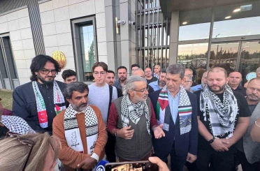 İsrail’in alıkoyduğu 2 aktivist Antalya’ya döndü 