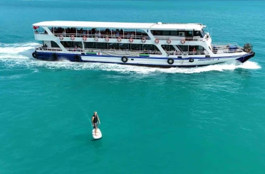 İstanbul Boğazı’nın turkuaz sularında elektrikli sörf 