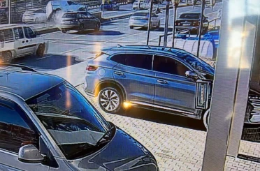 İstanbul E-5 Saadetdere’de trafiği kilitleyen kaza 