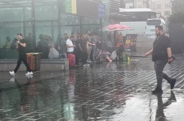 İstanbul güne yağmurla uyandı, kent bir nebze olsun serinledi 
