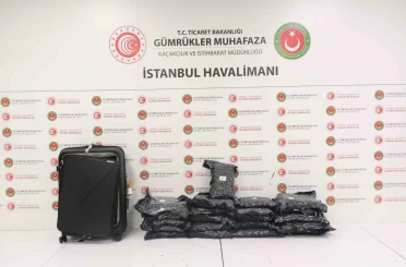 İstanbul Havalimanı’nda uyuşturucu operasyonu: 22,5 kilogram esrar ele geçirildi 