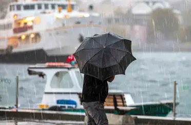 İstanbul için kuvvetli yağış ve fırtına uyarısı

